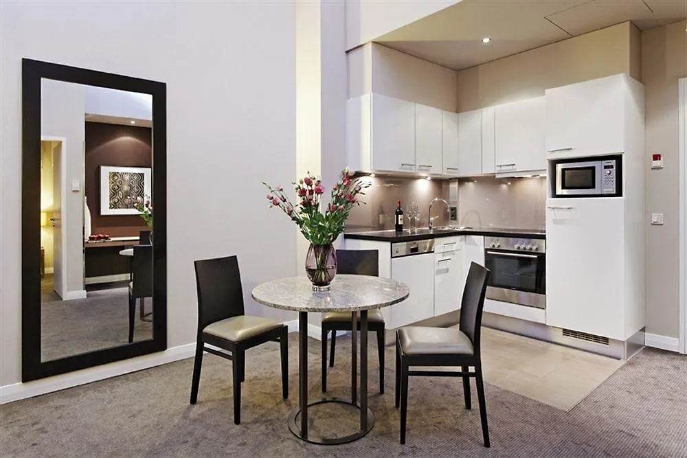 Adina Apartment Hotel Berlin Checkpoint Charlie 4*,