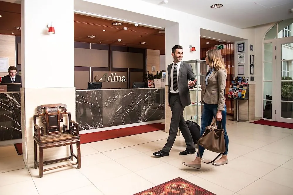 Adina Apartment Hotel Berlin Checkpoint Charlie 4*,