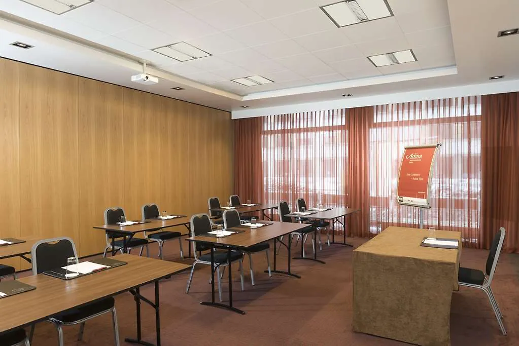 Adina Apartment Hotel Berlin Checkpoint Charlie מלון דירות