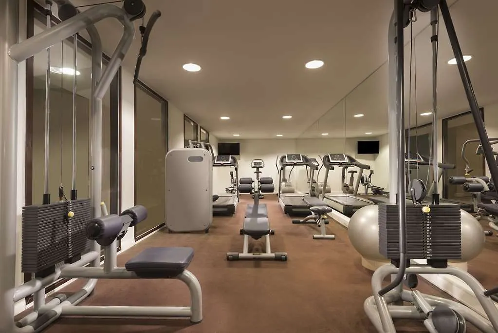 Adina Apartment Hotel Berlin Checkpoint Charlie מלון דירות