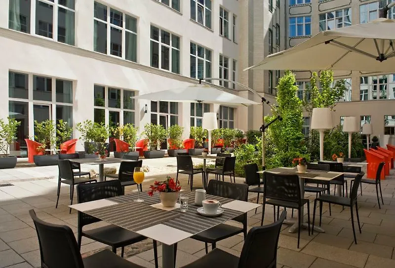 Adina Apartment Hotel Berlin Checkpoint Charlie 4*,